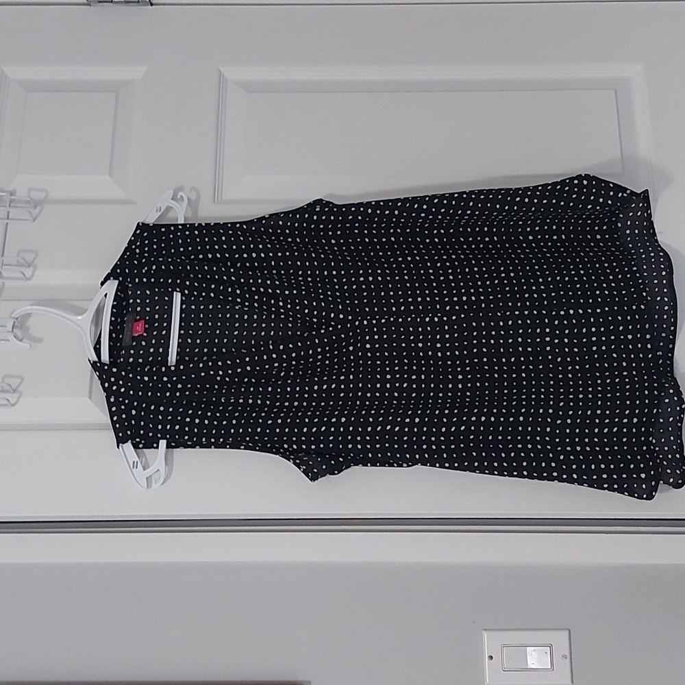 Vince Camuto 100 % polyester sleeveless blouse, black with white polka-dots